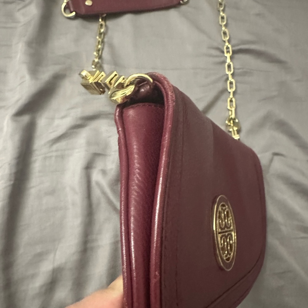 Tory Burch Burgundy Leather Bag with Gold Chain - Picture 2 of 4